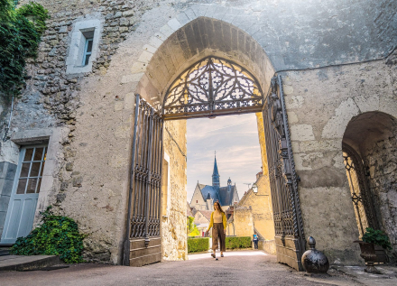 entrée du château de Montrésor et collégiale