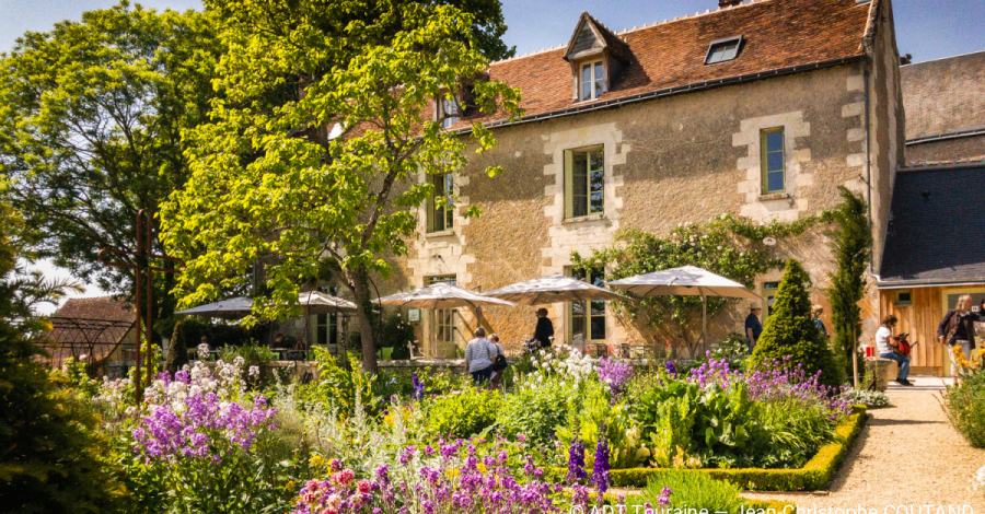 Jardin de curé et Presbytère Maison Flore à Chédigny