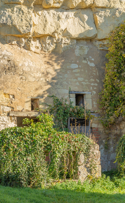 Les Côteaux hameau en troglo à Sepmes et Draché