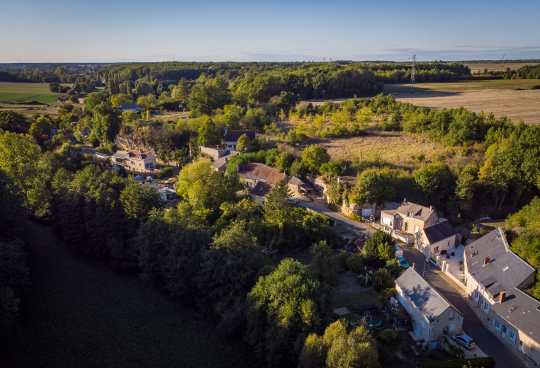 Les Côteaux hameau en troglo à Sepmes et Draché