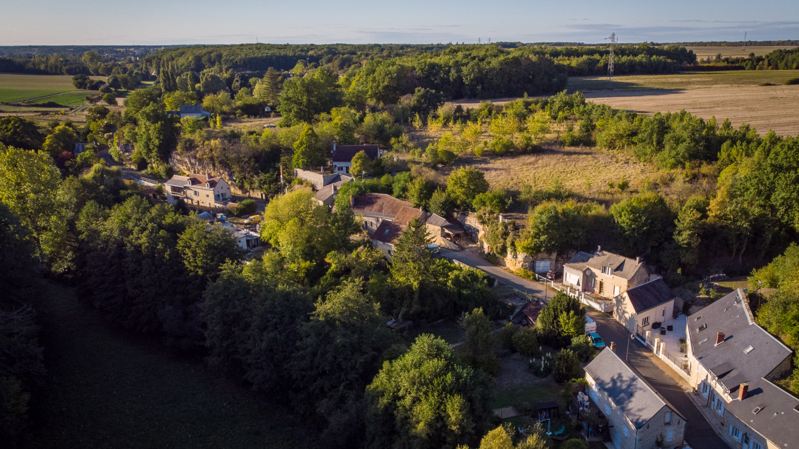 Les Côteaux hameau en troglo à Sepmes et Draché
