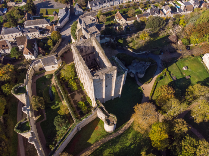 vue aérienne drone du donjon de Loches
