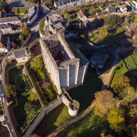 vue aérienne drone du donjon de Loches