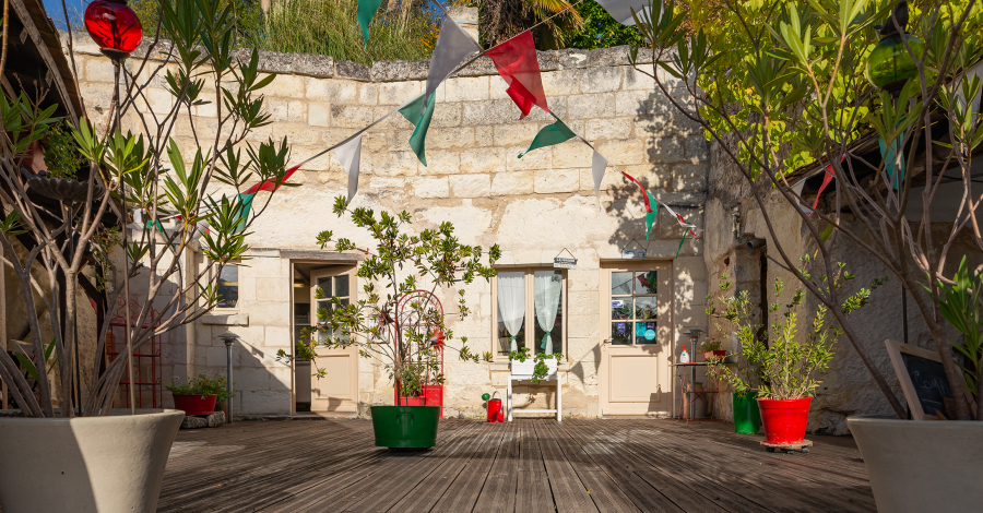 restaurant troglo Trattoria Mauvieres à Loches - terrasse