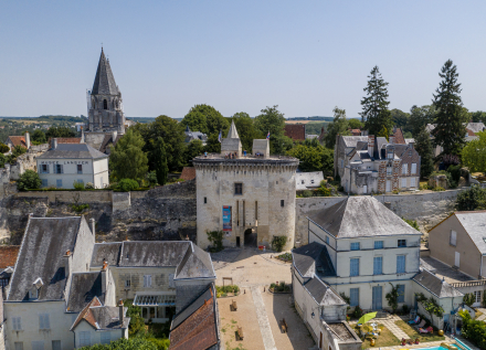 porte royale vue du ciel à Loches