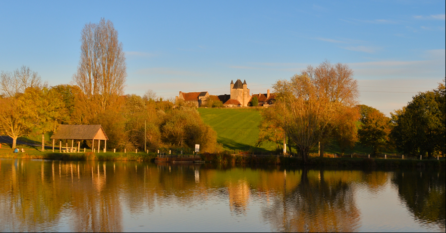 étang et Château de Bridoré