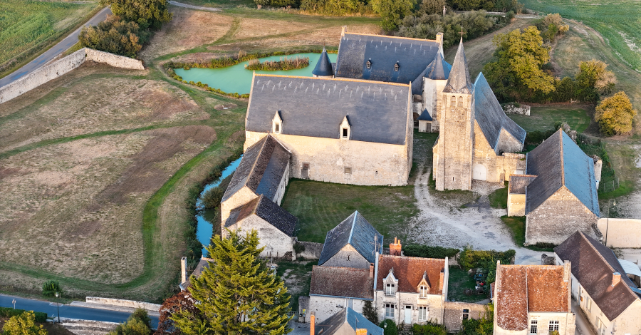 vue aérienne du Prieuré du Louroux