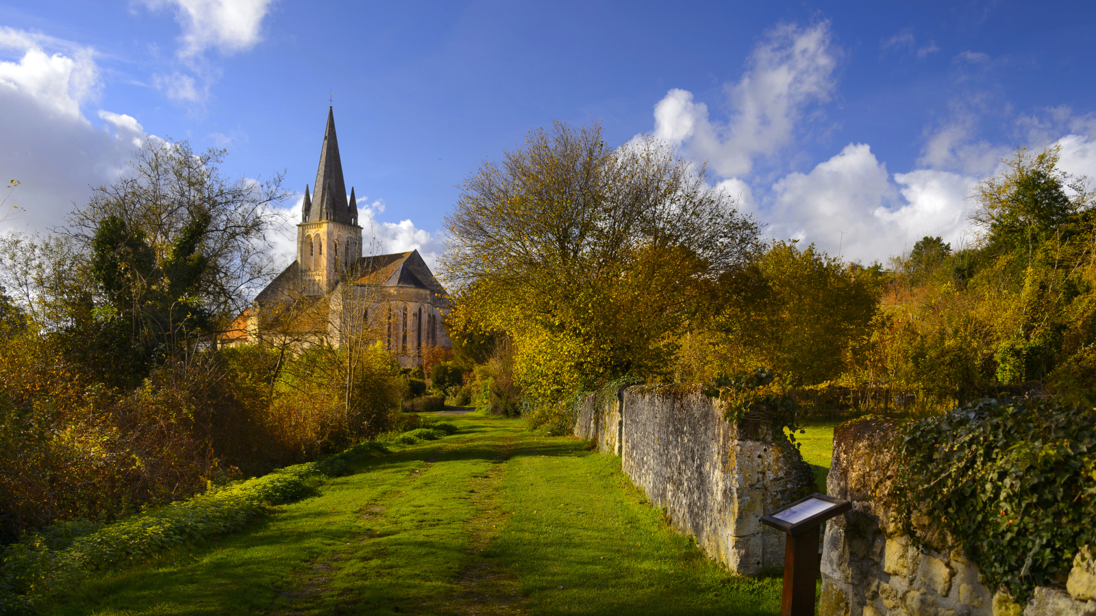 église de Ferrière-Larçon