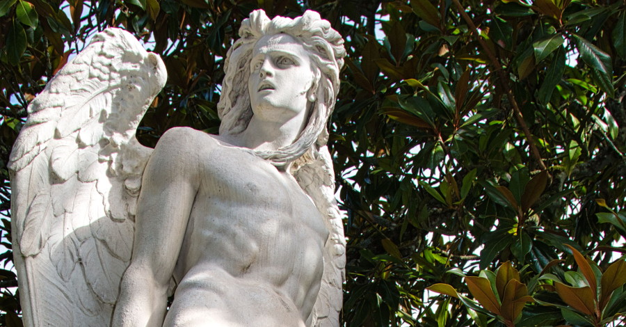 statue ange dans le parc du château de Montrésor