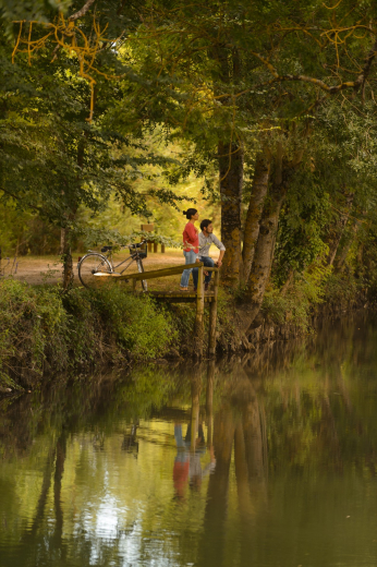 couple le long du canal de Beaulieu