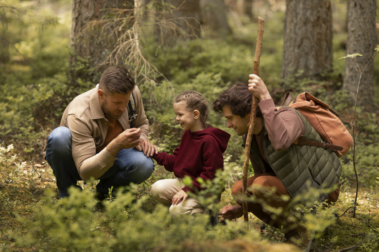 balade en forêt en famille