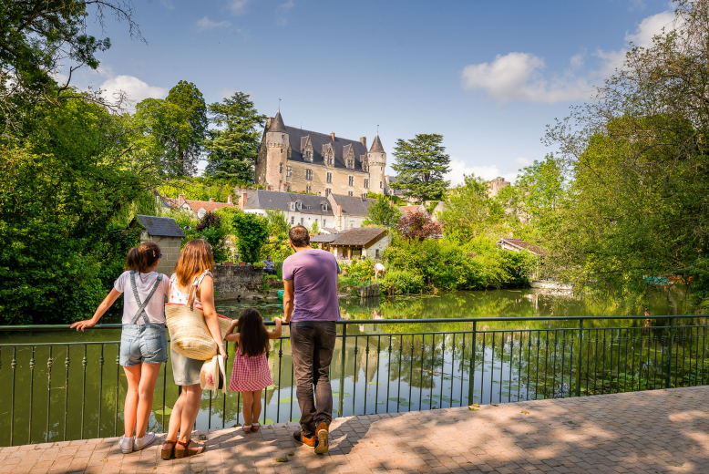 château de Montrésor faille sur les rives de l'Indrois