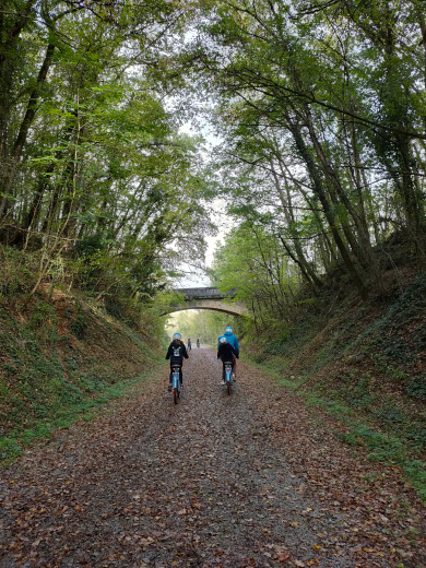vélo en famille y sur la Voie Verte