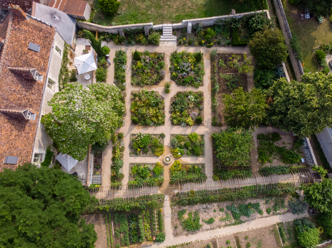 vue aérienne du jardin de curé de Chédigny