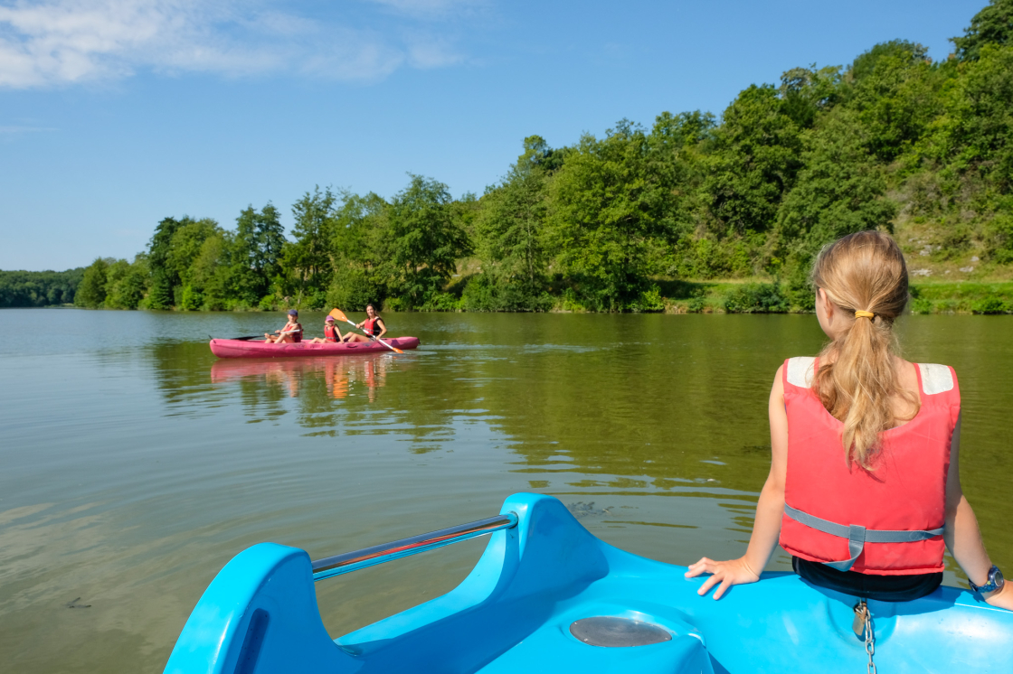 canoé en famille sur le lac de Chemillé-sur-Indrois