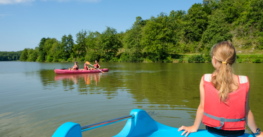 canoé en famille sur le lac de Chemillé-sur-Indrois
