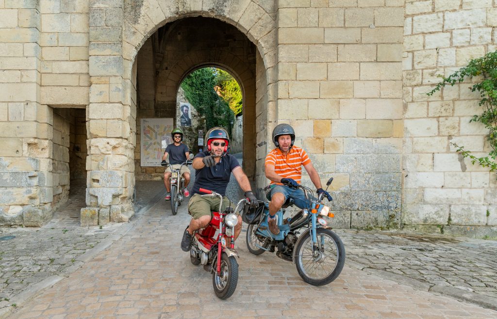 en mobylette vintage à Loches