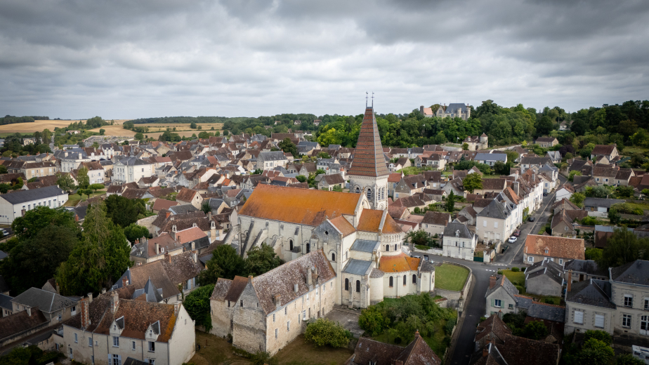 vue aérienne de l'abbatiale de preuilly-sur-Claise