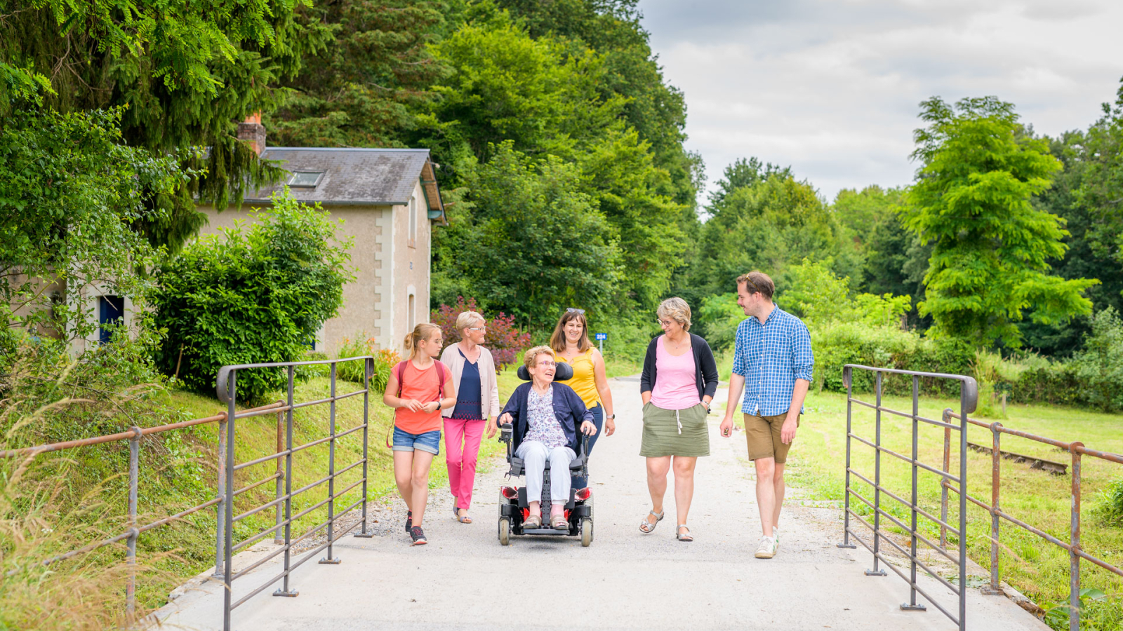 promeneurs sur la voie verte