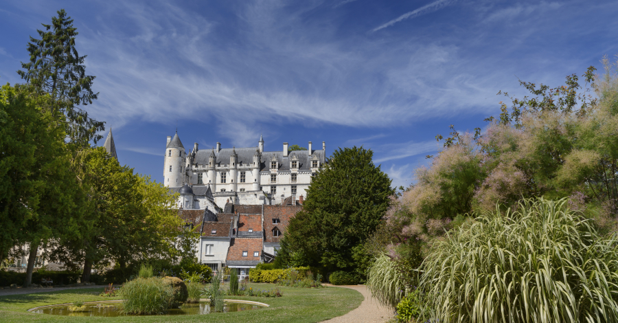 famille au jardin public de Loches