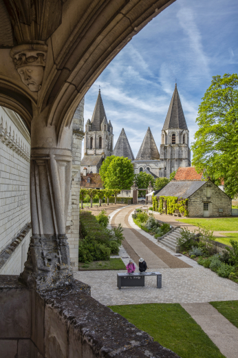 vue sur la collégiale de Loches
