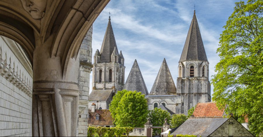 vue sur la collégiale de Loches