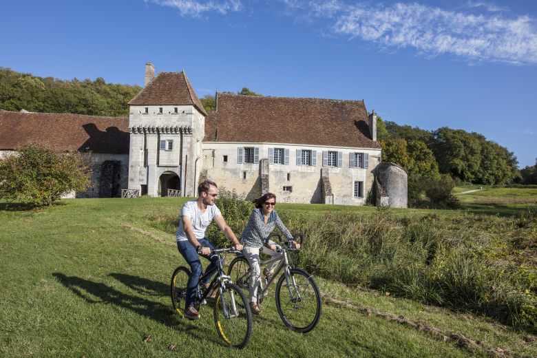 couple à vélo à la Corroirie