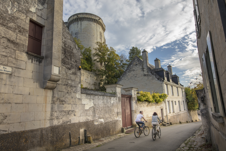couple à vélo à Loches