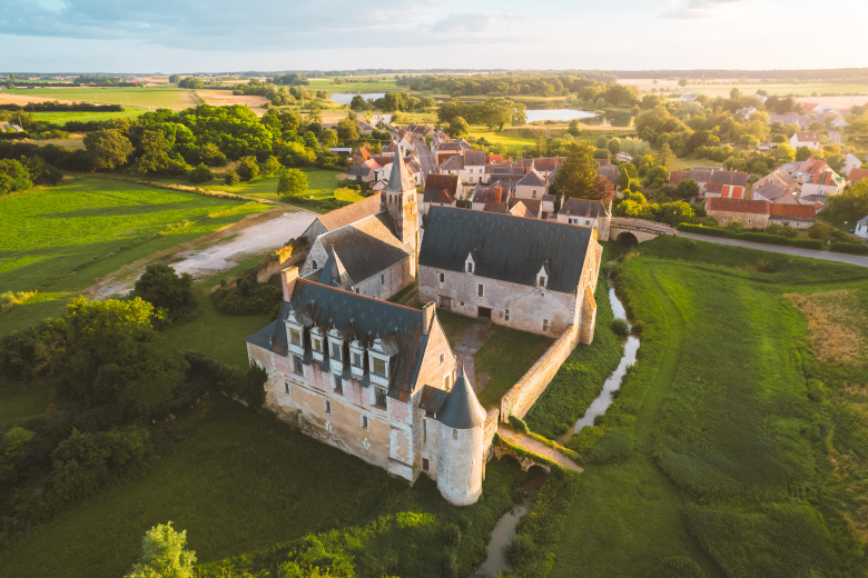 vue aérienne drone du prieuré du Louroux