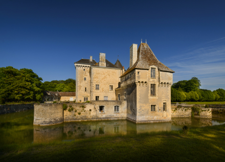 Château et douve à Boussay