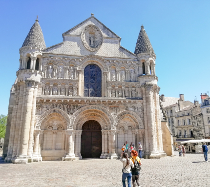 Façade de l'église ND la grande à Poitiers