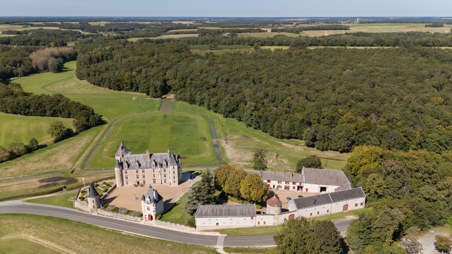 Château de Montpoupon vue aérienne drone