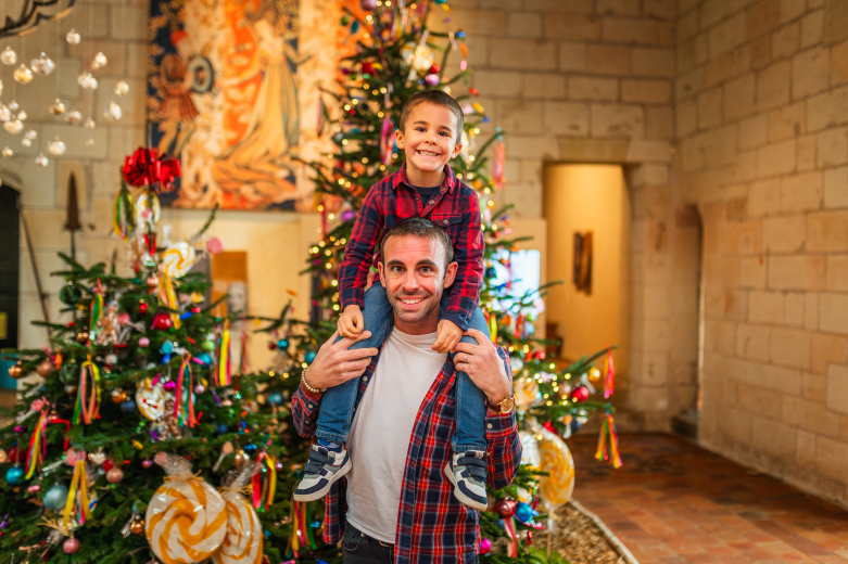 Famille au Logis royal pour Noël au Pays des Châteaux