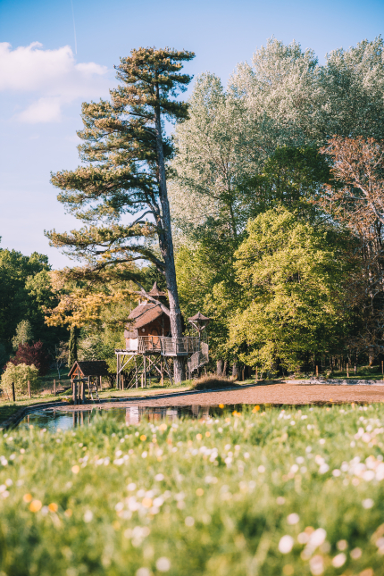 Cabane dans les arbres hébergement insolite à Descartes