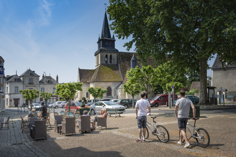 Église et place au Grand-Pressigny