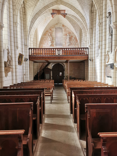 intérieur de l'église de Nouans-les-Fontaines