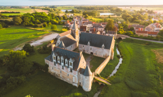 vue aérienne drone du prieuré du Louroux